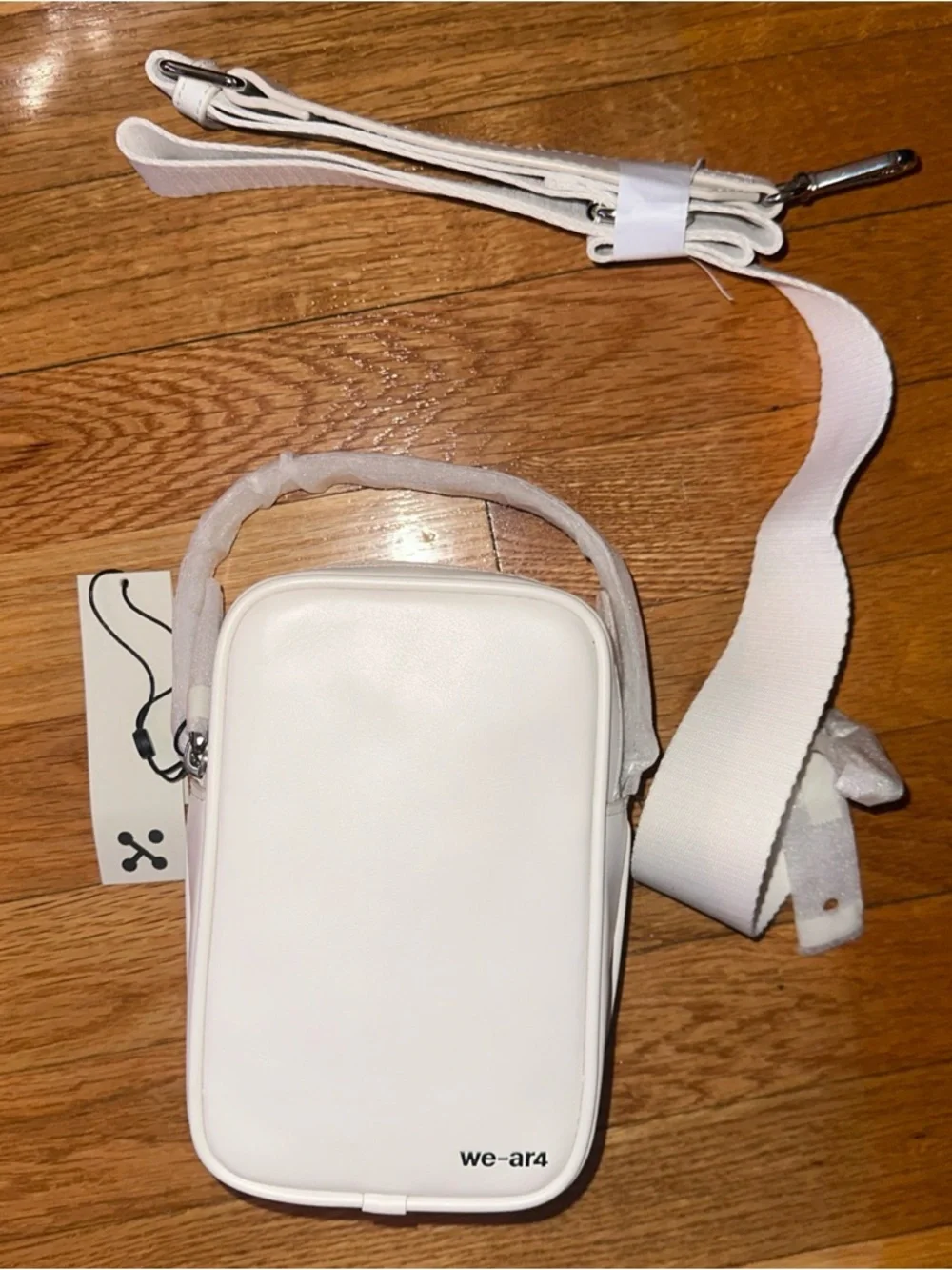 We-Ar4 White leather Crossbody camera  Bag with Adjustable Straps